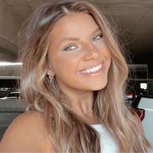 Meet your Posher, Carli